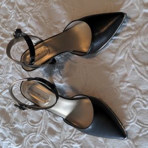 Black pointed closed toe heel
